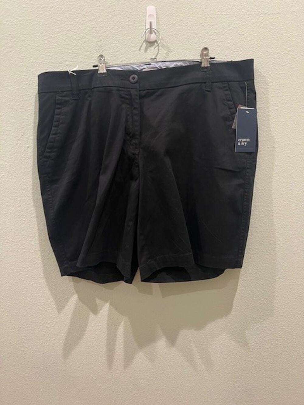 Crown & Ivy NWOT 16W Caroline Shorts Black